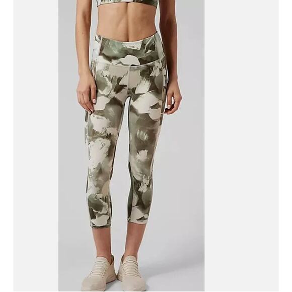 Athleta Ultimate Stash II Capri-Painted Energy Olive Camo Medium - Picture 1 of 7